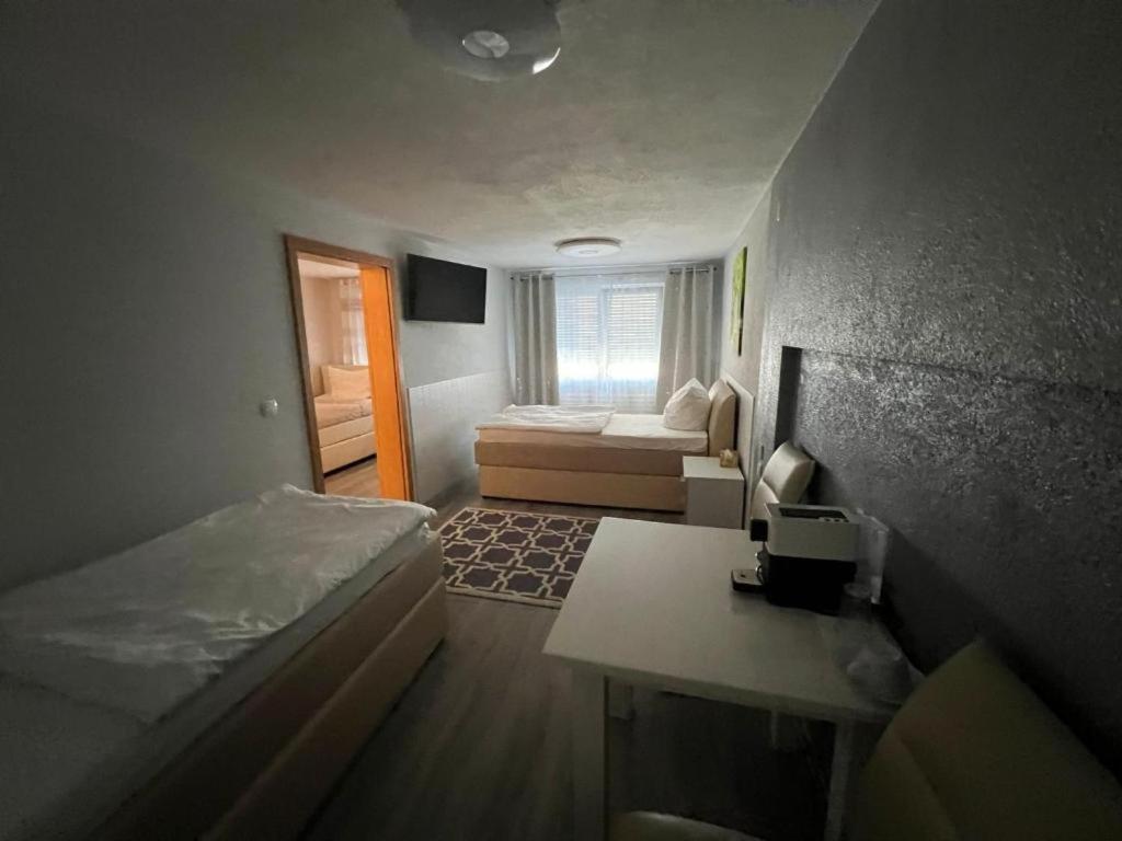 Gaestehaus Giannikis Schorndorf  Bagian luar foto